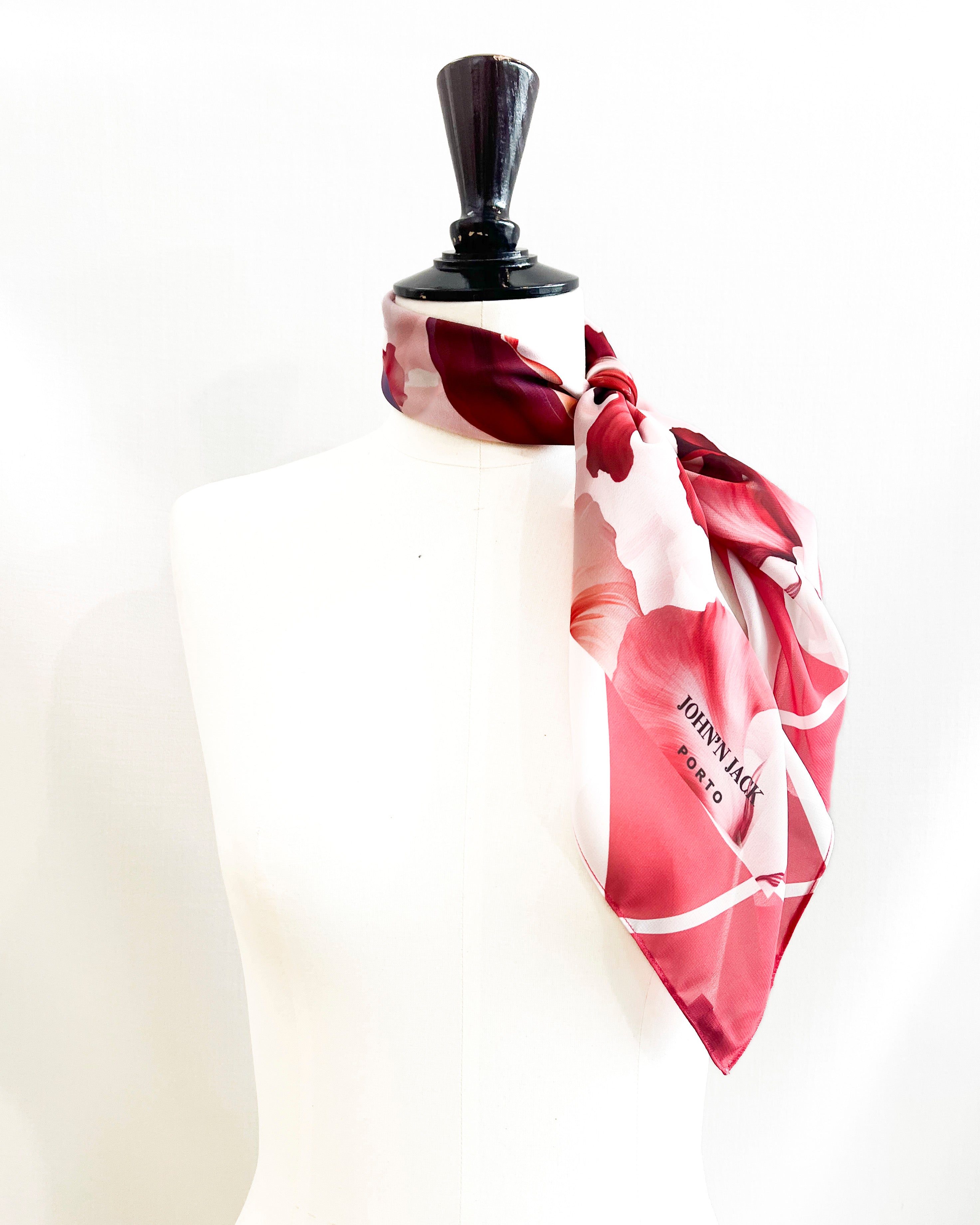 Grand foulard rose "orchidée" avec monogrammes